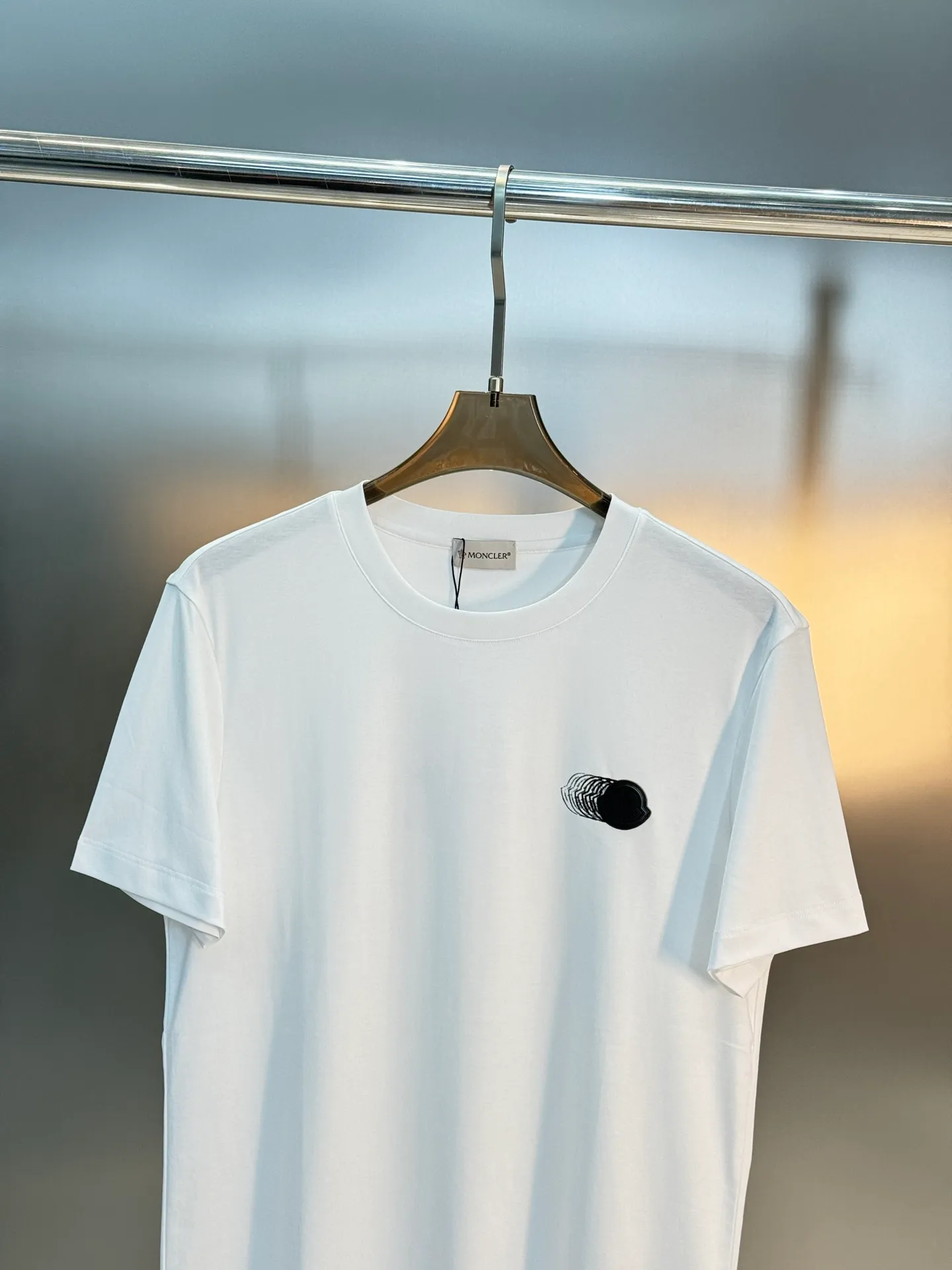 180 ⚜️Moncler muzzle 26s spring and summer round neck short sleeves. Recommended simple basic style - preferably made of 190g 100% mercerized cotton material. Smooth and delicate texture. Breathable and skin-friendly. New Arrival letter heat stamping. Small hat on the chest with silicone three-dimensional patch to make it more outstanding! It’s great whether worn alone or layered with it. It’s the most popular T-shirt on a daily basis! ! ! Color: Black.White.Sizes: M-4XL slim fit ❗️ (XL recommended for 175/145 pounds)